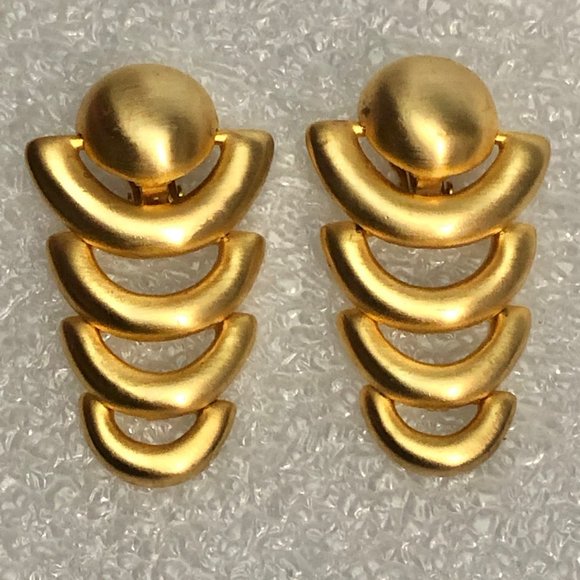 Vtg Matte Gold Tone90’s Geometric Articulated Drop Clip Earrings